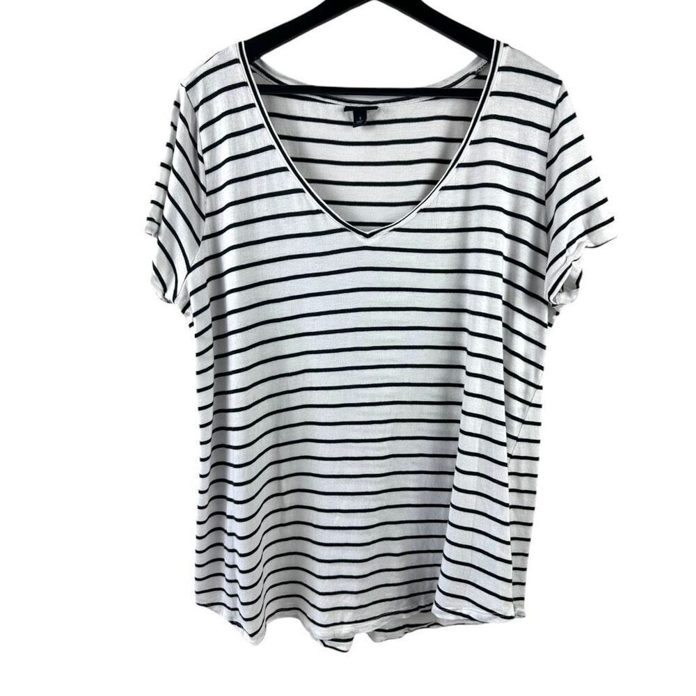 Torrid Size 1X VNeck Tee Shirt Black White Stripe Classic Nautical Preppy Casual